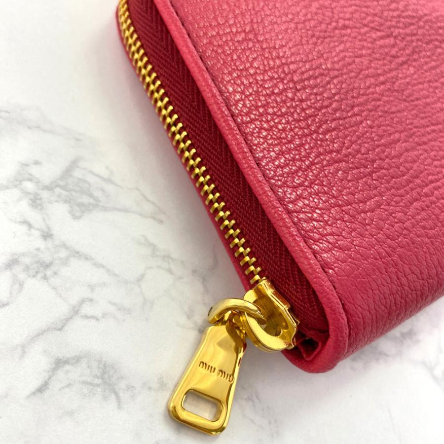 miu miu（ミュウミュウ） ロゴ金具 マドラスレザー ラウンドファスナー