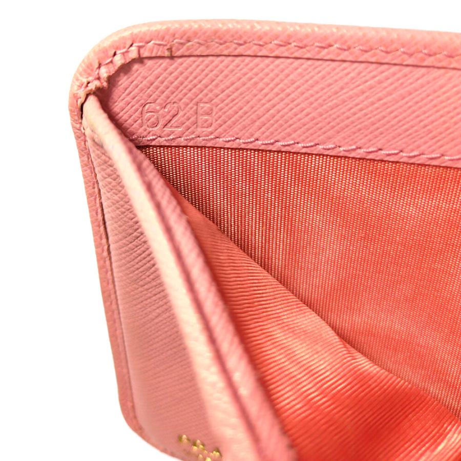 人気！PRADA プラダ　２つ折り財布　サフィアーノレザー　ピンク PRADA（プラダ） 二つ折り財布 サフィアーノレザー ピンクxゴールド