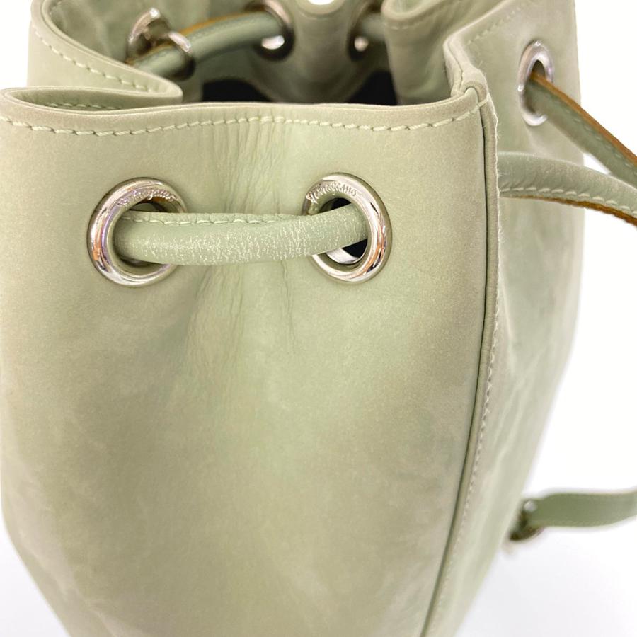 サルヴァトーレフェラガモ ヴァラリボンスエードレザー巾着