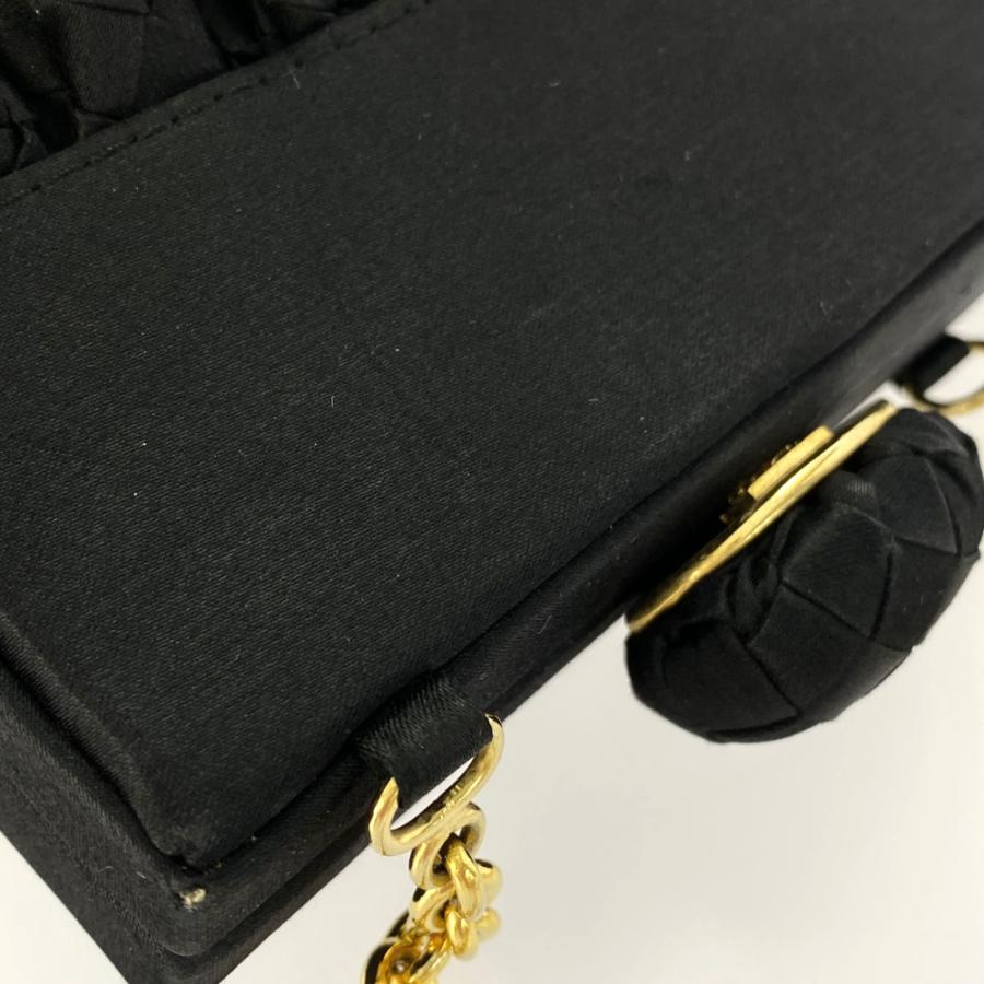 ボッテガヴェネタ イントレチャート・がま口チェーンショルダーバッグ