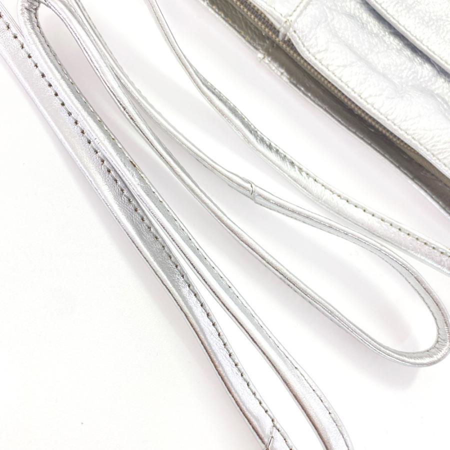 イアパピヨネ　ショルダーバッグ シルバー　レザー　〈美品〉 ear PAPILLONNER（バッグ ・ シルバー/銀色系）のフリマアイテム一覧