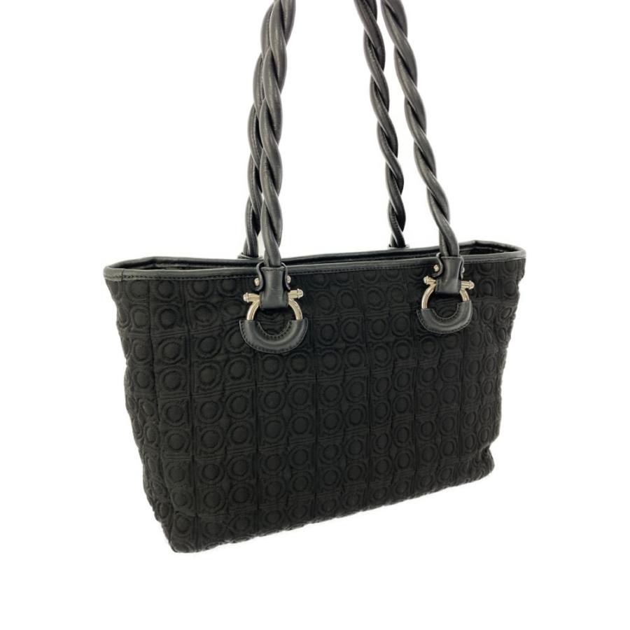 サルヴァトーレフェラガモ ガンチーニ キルティング トートバッグ