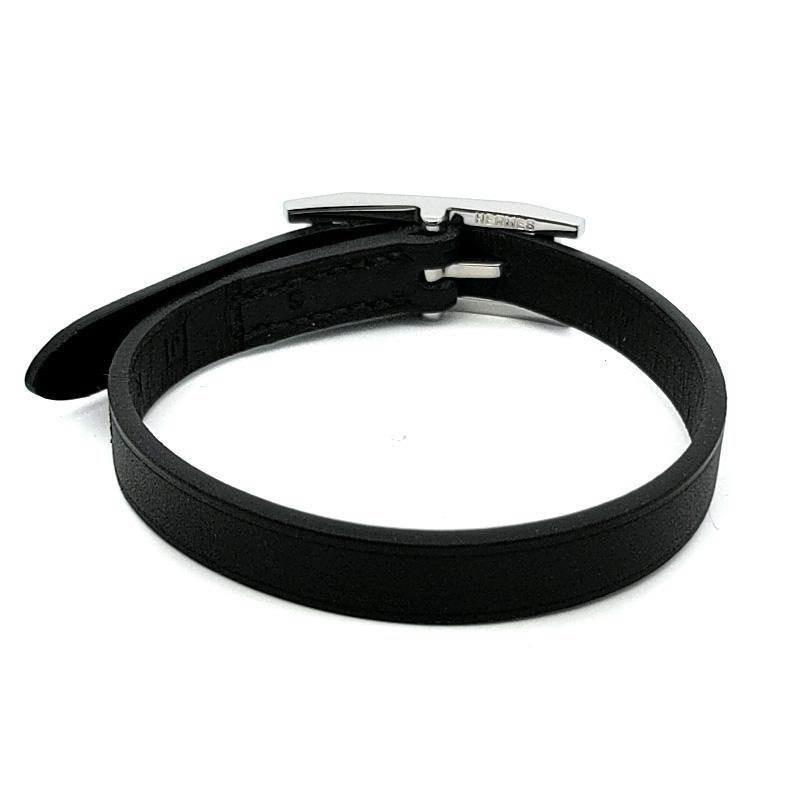 HERMES ブラック レザーブレスレット ブラック　シルバー金具　ビーアピ レザーブレスレット 《ビーアピ》 | Hermès - エルメス-公式サイト
