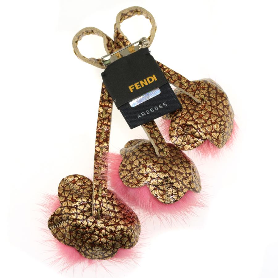 FENDI フェンディ チェリー ファーブローチ・ピンタック　アクセサリー高級感 FENDI フェンディ チェリー さくらんぼ ファーブローチ