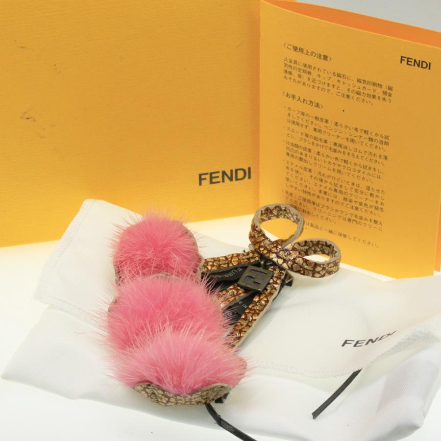 FENDI フェンディ チェリー ファーブローチ・ピンタック　アクセサリー高級感 FENDI フェンディ チェリー さくらんぼ ファーブローチ