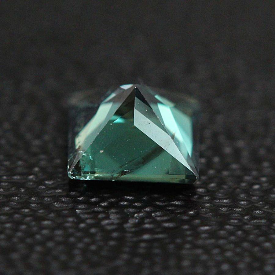 在庫処分特価 鮮やかなカラーチェンジを見せるアレキサンドライト 宝石 ルース ０ ５０ct リアルサープラス Hill Country Visitor Com