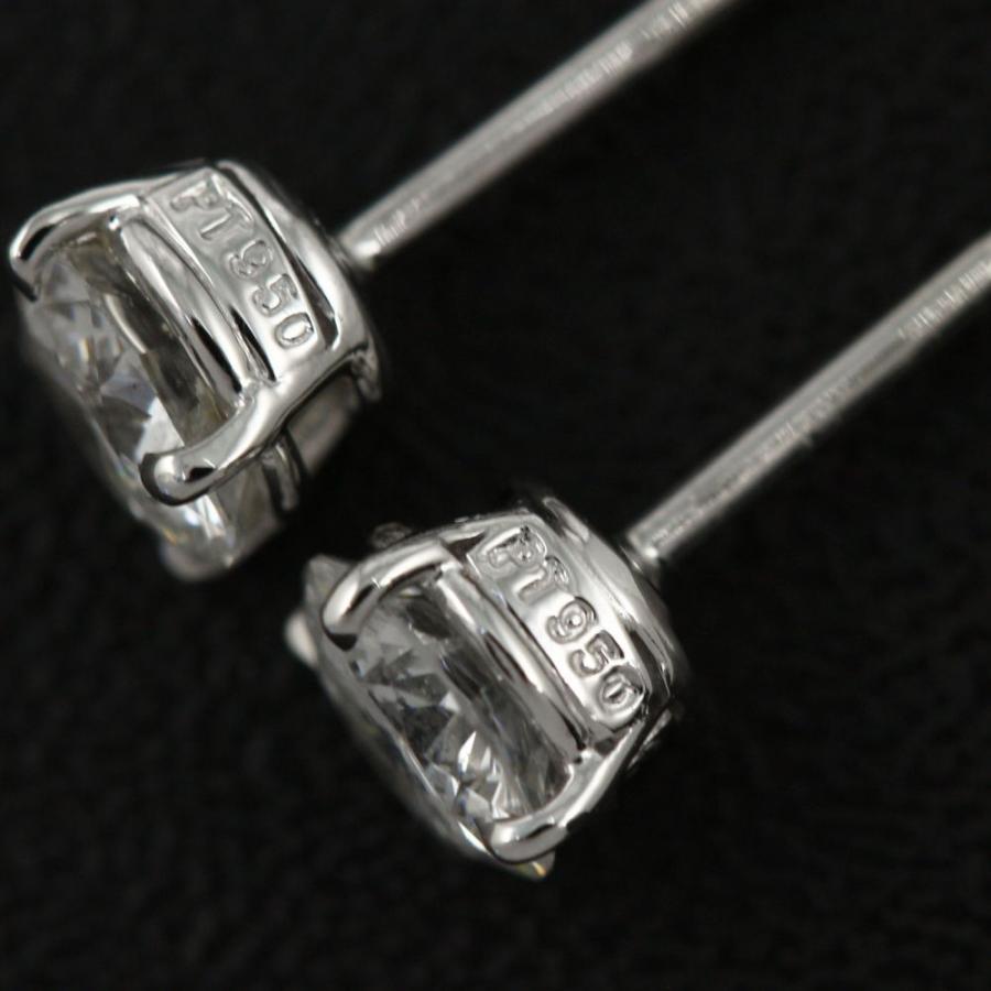 ハリー・ウィンストン ラウンドカット・イヤスタッズ ダイヤモンド