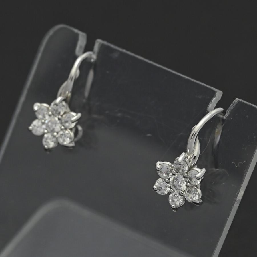 美品 STAR JEWELRY スタージュエリー 7粒 フラワーモチーフ
