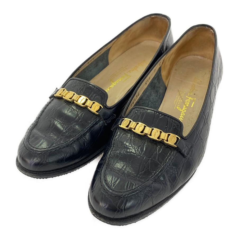 サルヴァトーレフェラガモ GRADELLA・ヴァラ金具チェーン付型押し 