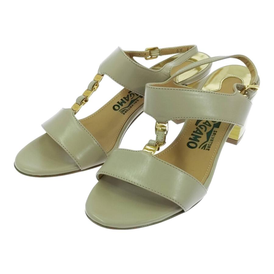 Salvatore Ferragamo サルヴァトーレフェラガモ ヴァラ