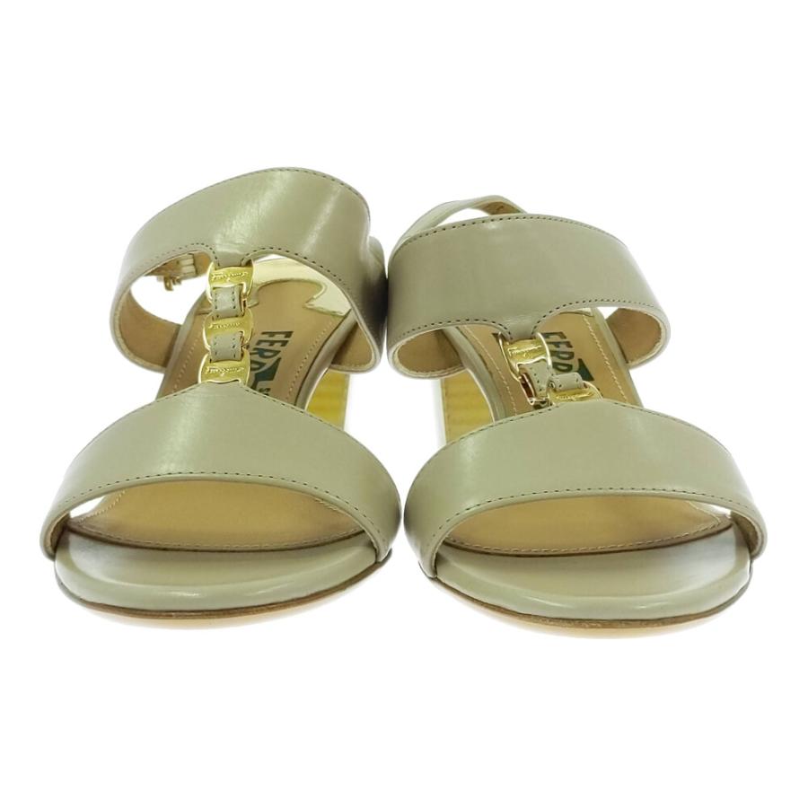 Salvatore Ferragamo サルヴァトーレフェラガモ ヴァラ