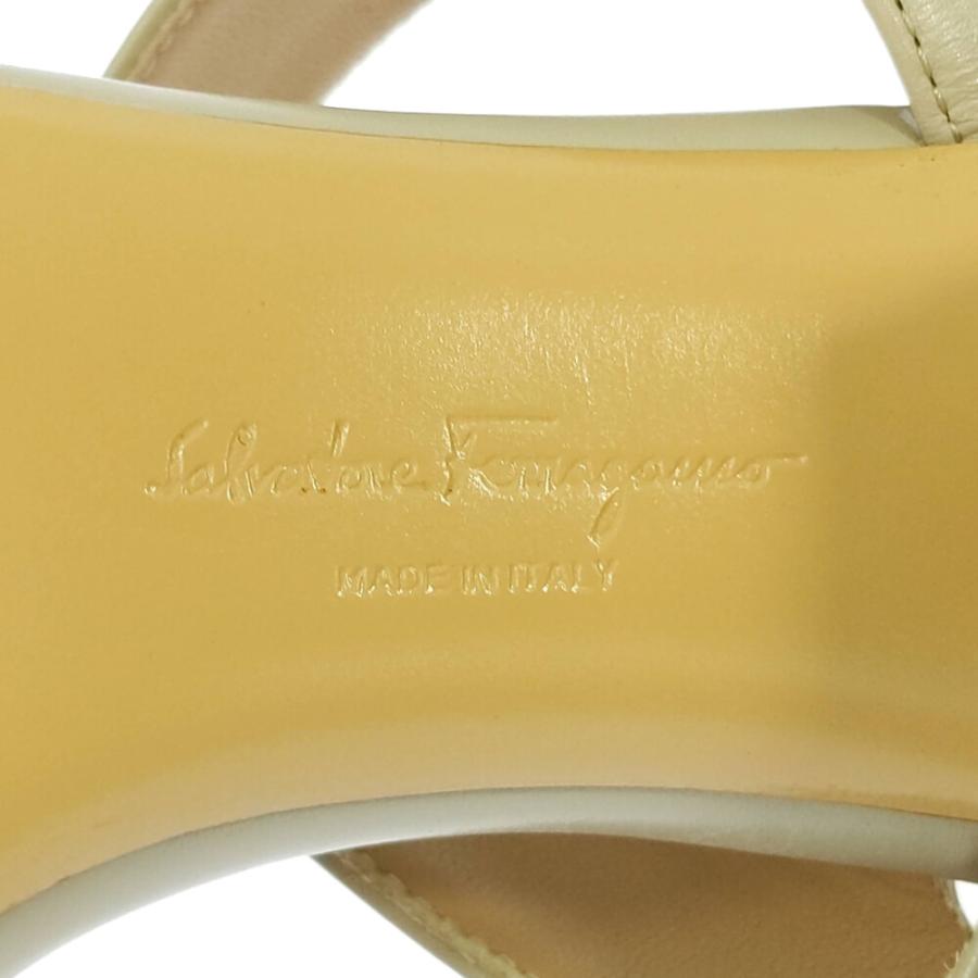 Ferragamo ベージュストラップサンダル5サイズ Salvatore Ferragamo サルヴァトーレフェラガモ ヴァラ