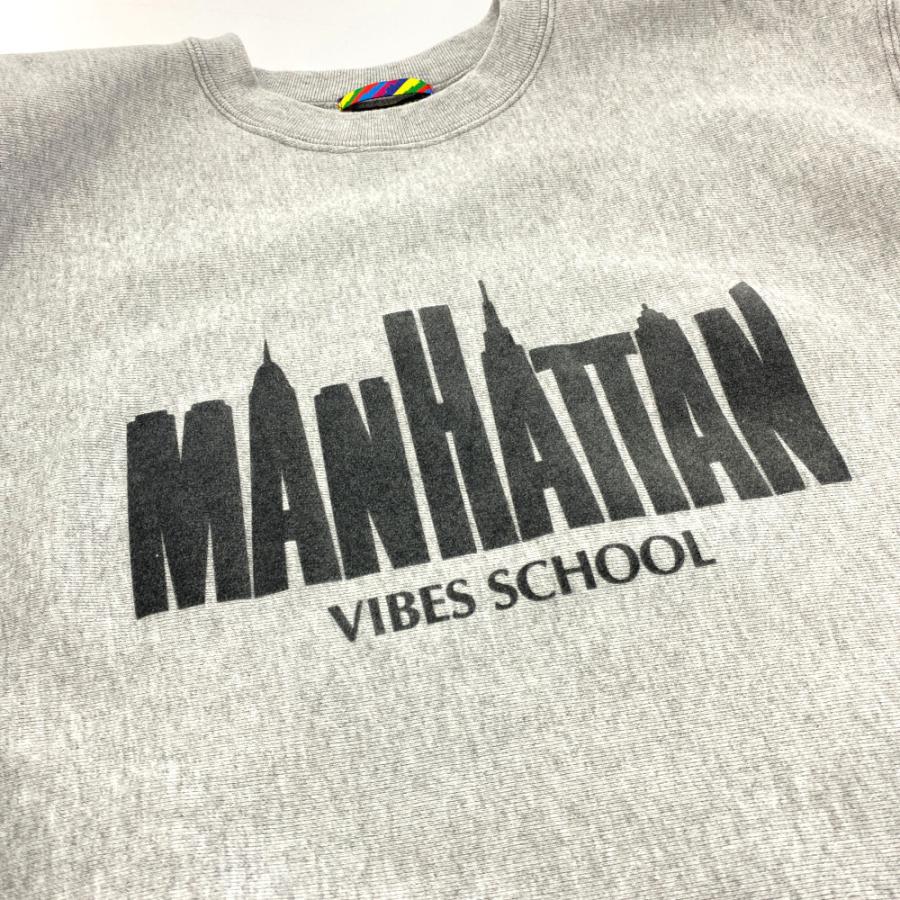 isness MANHATTAN VIBES SCHOOLスウェットトレーナー is-ness イズネス so×jhon MANHATTAN VIBES SCHOOL・スウェット