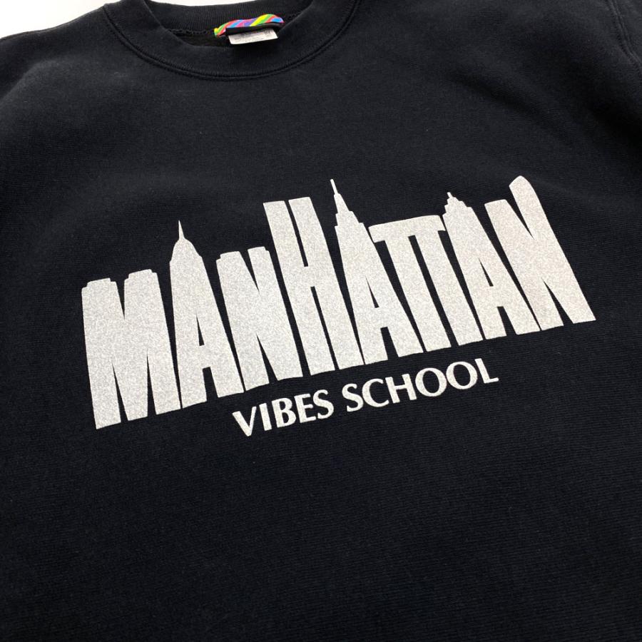 isness MANHATTAN VIBES SCHOOLスウェットトレーナー