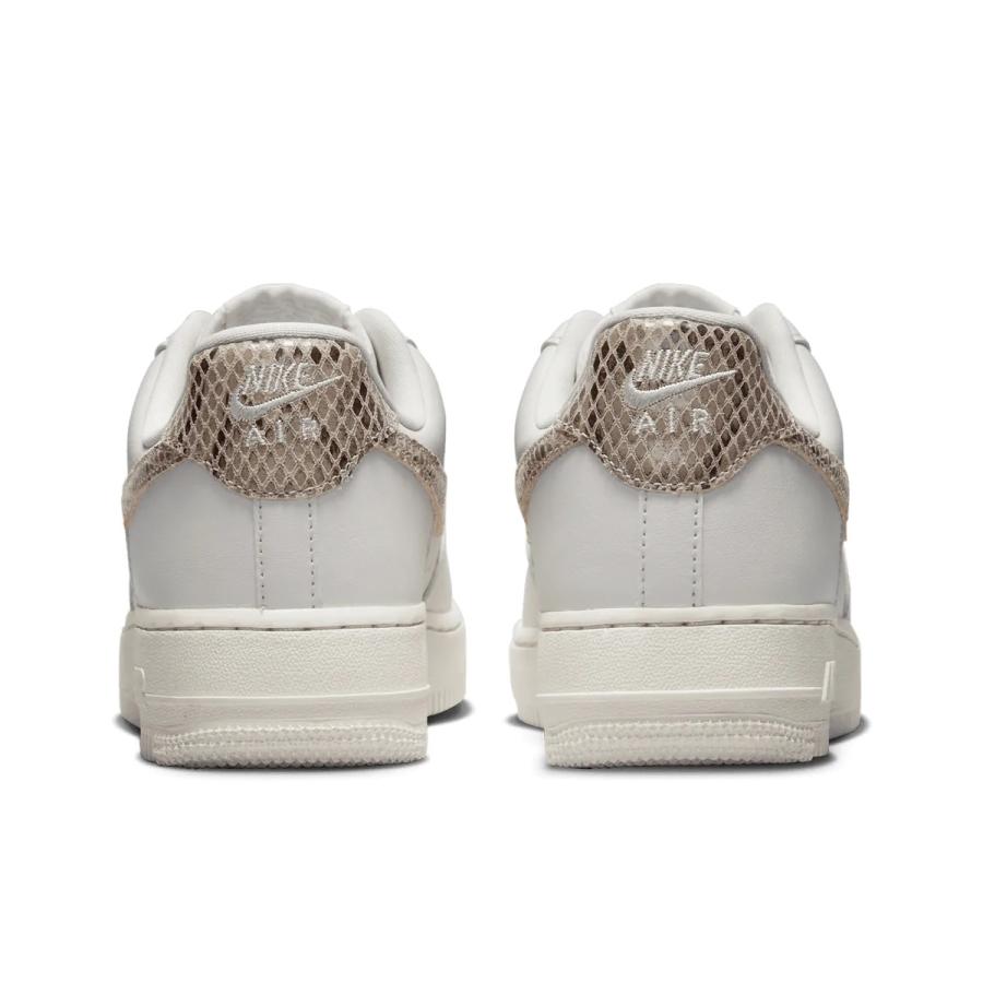 NIKE 箱傷あり NIKE WMNS AIR FORCE 1 '07 ナイキ エアフォース