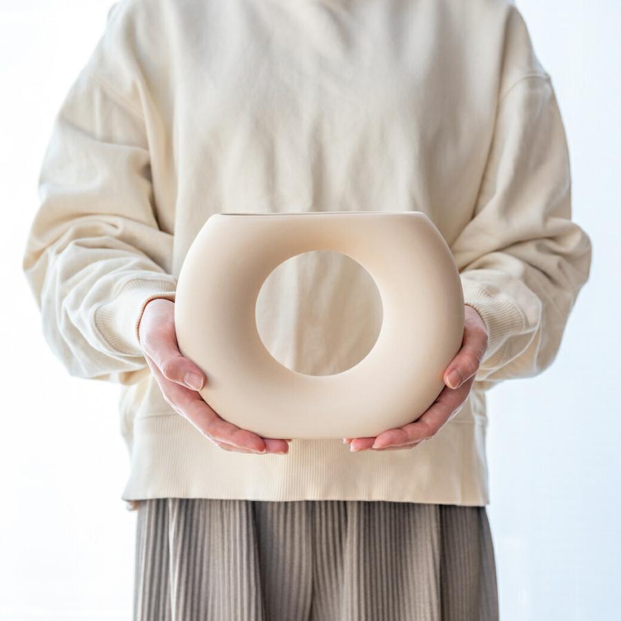 ベージュ 陶器製 丸型花瓶 ドライフラワー付き ドーナツ型 花瓶 陶器 フラワーベース 花びん 一輪挿し マット 生花