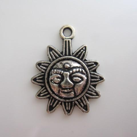 【3営業日以内に発送】デザインアクセサリーアンティークパーツ・シルバーお日様【太陽・ハンドメイド・手芸】【ギフト包装対応】 | 