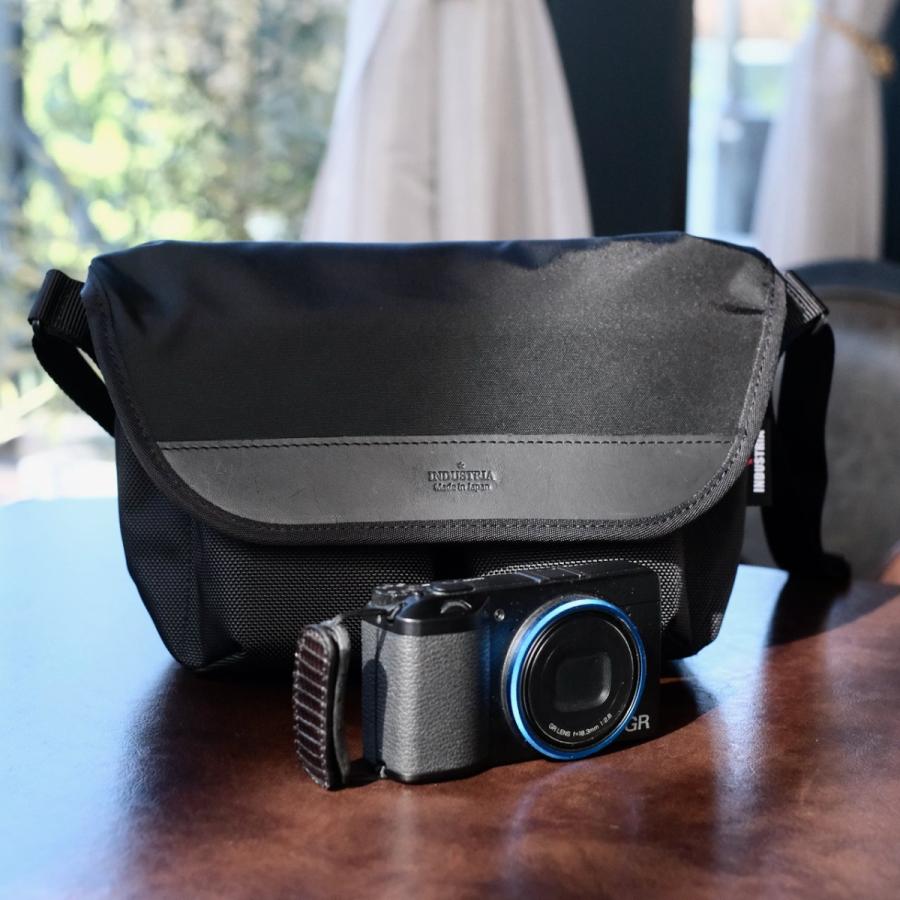 INDUSTRIA(インダストリア) GRスナップショルダーバッグS IND-CS2b