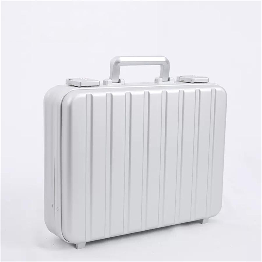 アルミニウム ビジネスバッグ シルバー Amazon.co.jp: [平野鞄] アルミ製 アタッシュケース PCも入る A4F