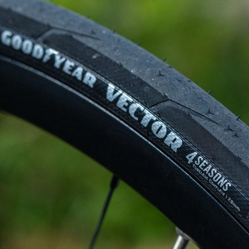 Vector（ベクター）4シーズンTubeless Complete 700x28C ブラック｜rideoasis｜03