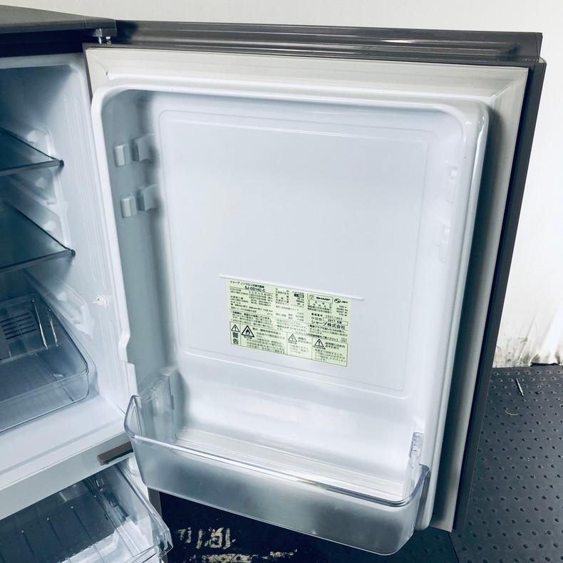【中古】 シャープ SHARP 冷蔵庫 一人暮らし 2017年製 2ドア 137L メタリックベージュ ファン式 右開き SJ-GD14C-C
