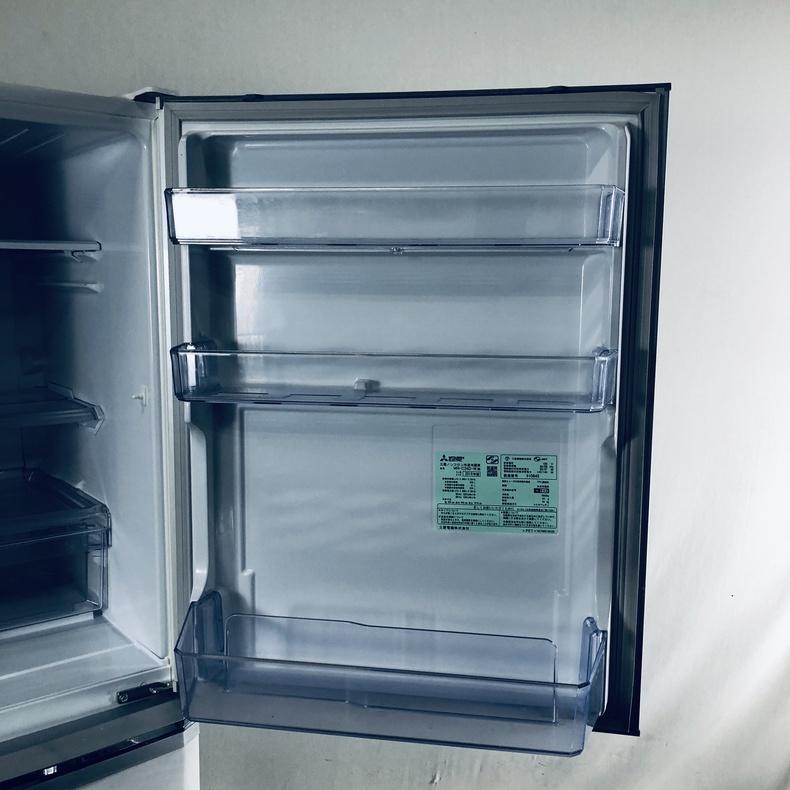 ID:rg221606 【自社配送エリア内限定】三菱 MITSUBISHI 冷蔵庫 ファミリー 中古 2019年製 3ドア 335L パールホワイト ファン式 右開き MR-C34D-W  【リユース品：状態B】【送料無料】【設置費用無料】 三菱（MITSUBISHI） 冷蔵庫 中古 MITSUBISHI MR-C34D-W 2019年製 3ドア