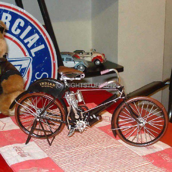 ブリキ玩具 ブリキのおもちゃ・アンティーク調のインディアン1901シングル