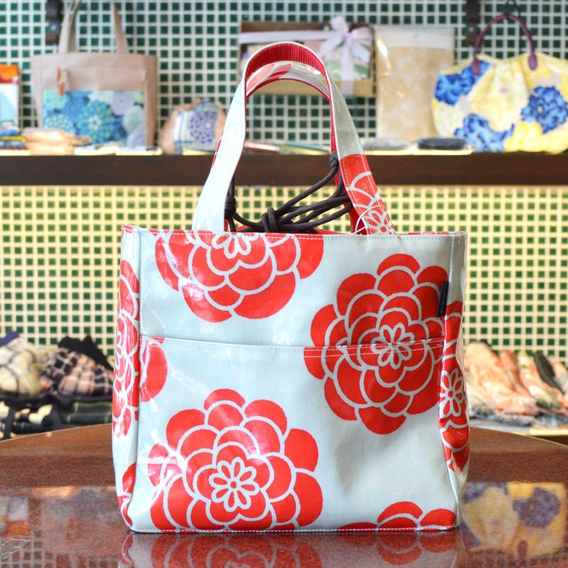 ほにや ピクニックトートバッグ ぽんぽん菊 イロハニホニヤ グレー地 赤鼻 塩化ビニールコーティング 巾着 和風 花柄 ギフト 168 991 508 りぐるオンラインショップ 通販 Yahoo ショッピング