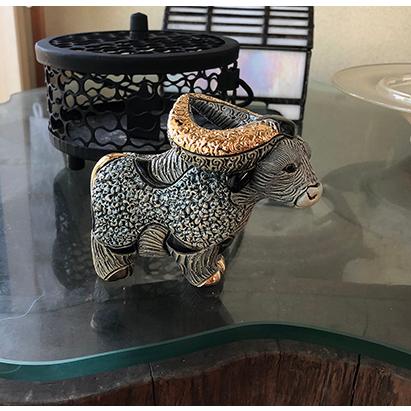 置物 ウシ うし 牛 陶器 送料無料 F229A |  | 05