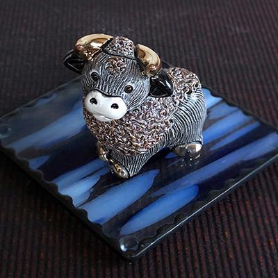 ミニ雄牛 置物 ウシ うし 牛 干支 丑 陶器  MI22 |  | 01