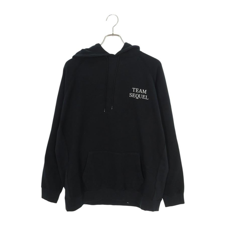 シークエル サイズ:M  23AW  SQ-23AW-HD-01 ロゴプリントパーカー 中古 BS99 シークエル パーカー サイズ:XL 23AW SQ-23AW-HD-01 ロゴプリント