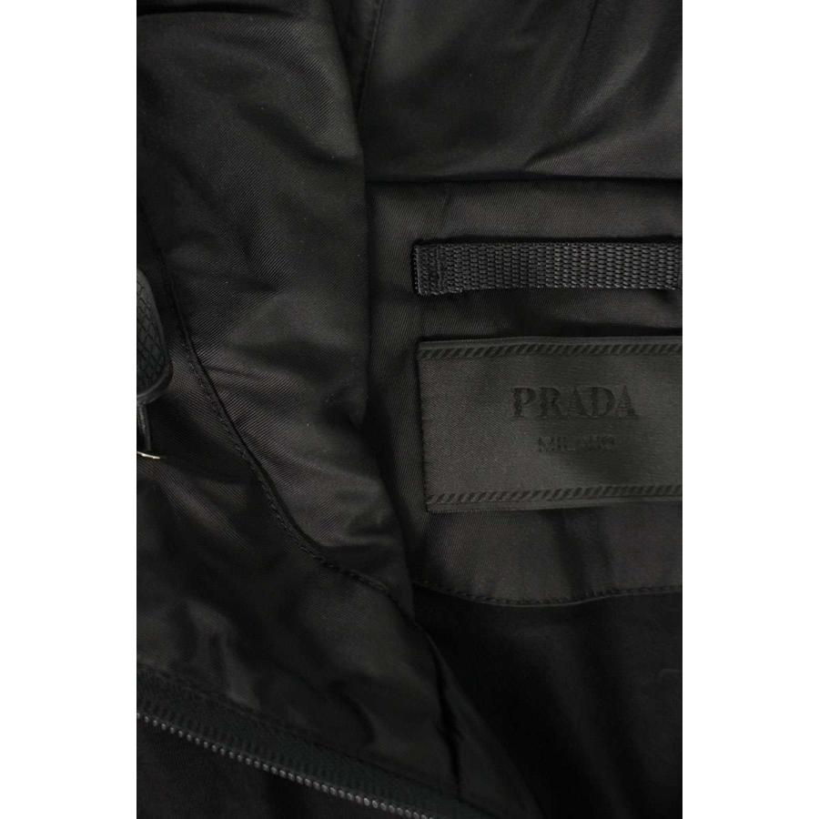 PRADA（プラダ） パーカー サイズ:L UJL150 ロゴプレート付きナイロン