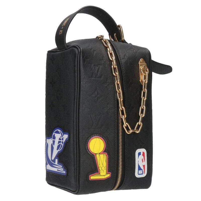 ルイヴィトン   M58515 クローク・ドップキット ×NBA モノグラムエンボスハンドバッグ 中古 SB01 LOUIS VUITTON（ルイ・ヴィトン） M58515 クローク・ドップキット ×NBA