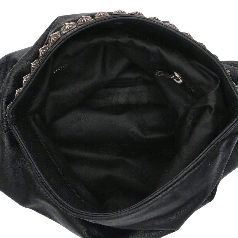 クロムハーツ  ピラミッド装飾レザークラッチバッグ 中古 SJ02 CHROME HEARTS（クロムハーツ） クラッチバッグ ピラミッド装飾レザー
