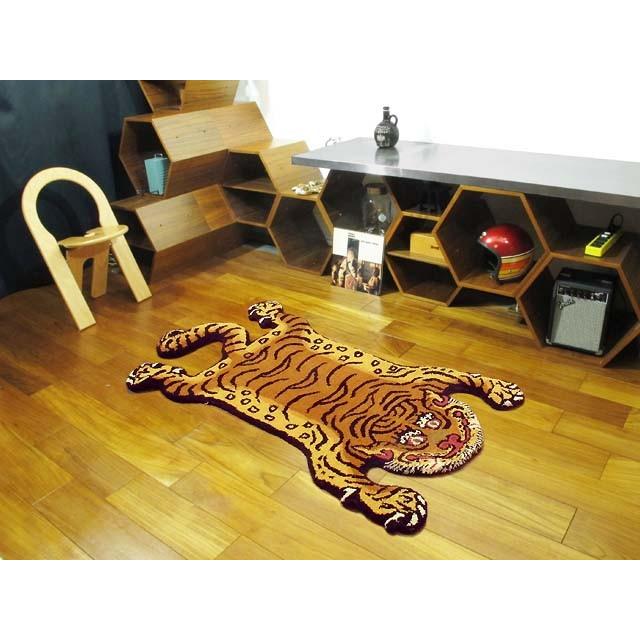 チベタン タイガー ラグ マット 【L】Tibetan Tiger Rug 虎型 160cm