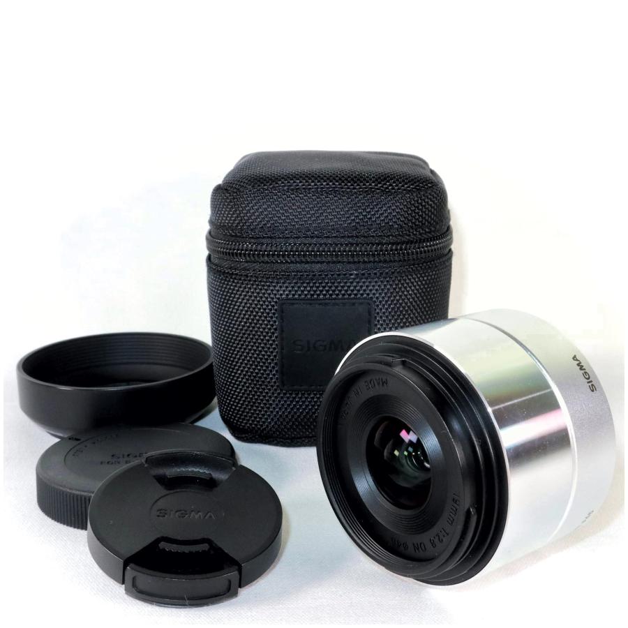 美品》 SIGMA 19mm F2.8 DN Art SONY シルバー シグマ A013 ソニー E