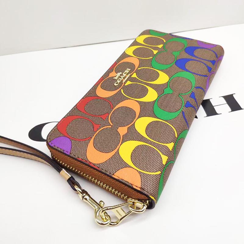 送料無料 Coach コーチ 財布 レディース 長財布 プライド コレクション レインボー 虹 リストレット ロング ジップ アラウンド 使いやすい C4537 送料無料 Aynaelda Com