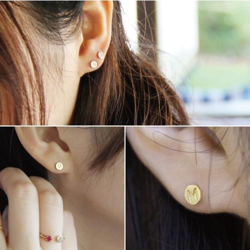 K18ゴールド イニシャルピアス アルファベット 18金ピアス
