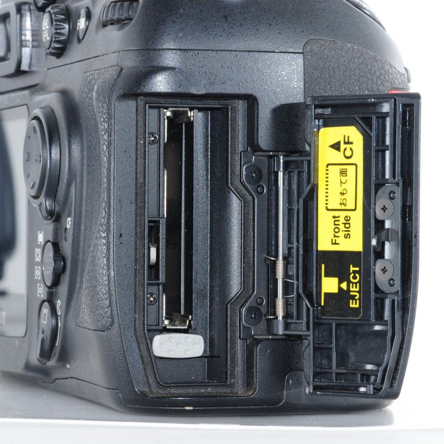 カメラ 【ニコン】Nikon D200 デジタル一眼レフカメラ + バッテリー