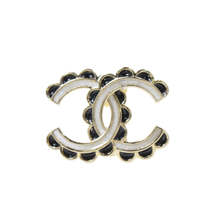ヴィンテージボタンCHANEL ピアス❤︎ヘアピン【パッチンタイプ ヴィンテージボタンCHANEL ピアス❤︎ヘアピン【パッチンタイプ