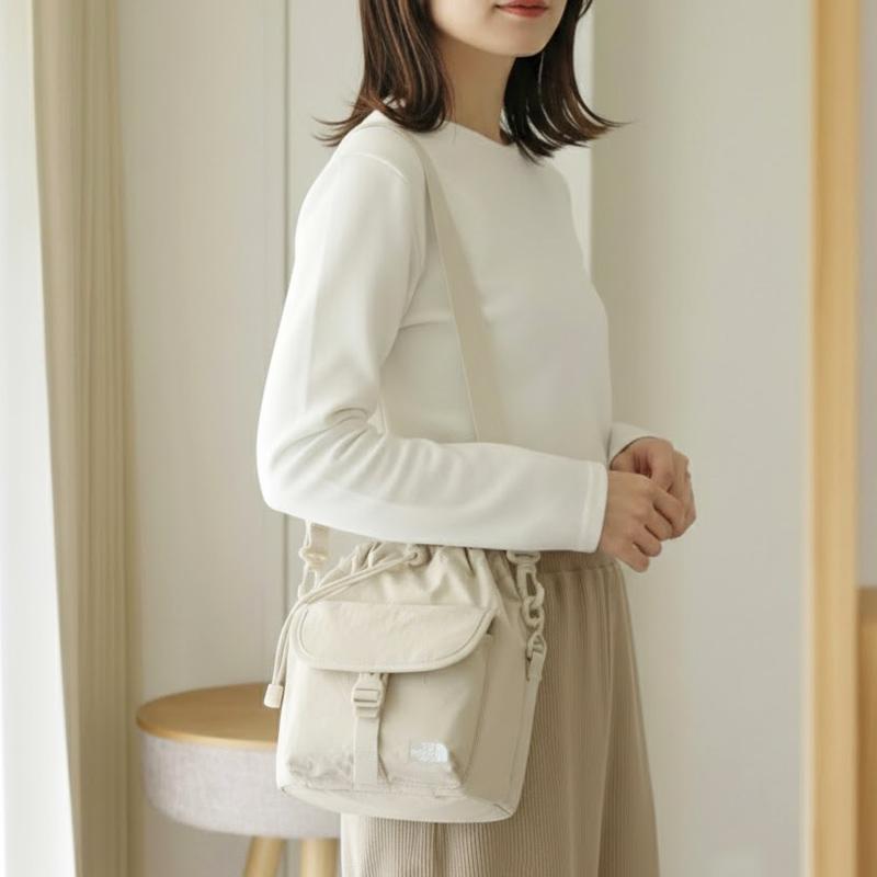 THE NORTH FACE アイボリー　ショルダーバッグ THE NORTH FACE 特価 ノースフェイス ショルダーバッグ