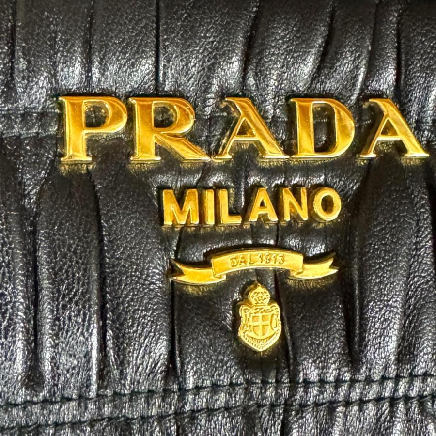 PRADA（プラダ） ナッパ ゴーフル ショルダーバッグ レザー 1BH112