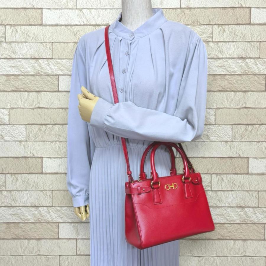 サルヴァトーレフェラガモ バティック ダブルガンチーニ ショルダーバッグ レザー EE-21 E428 レッド レディース Salvatore Ferragamo  中古 サルヴァトーレフェラガモ バティック ダブルガンチーニ レザー EE-21