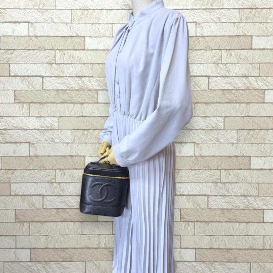 シャネル 縦型バニティ ココマーク ハンドバッグ キャビアスキン A01998 ブラック レディース CHANEL 中古の画像