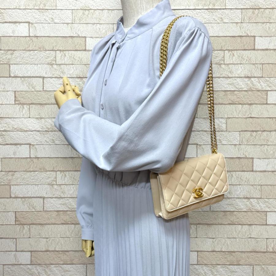 CHANEL（シャネル） マトラッセ ショルダーバッグ ラムスキン ベージュ