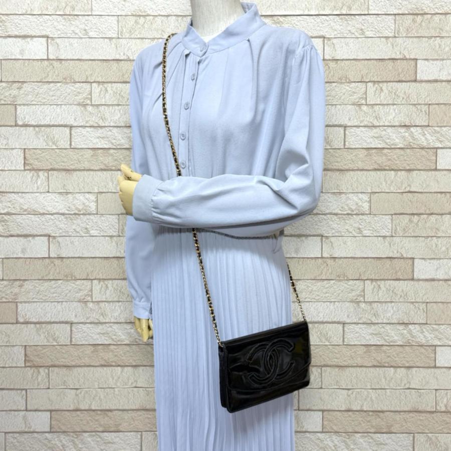 シャネル ココマーク ショルダーバッグ エナメル A05282 ブラック レディース CHANEL  中古 CHANEL（シャネル） ココマーク ショルダーバッグ エナメル A05282