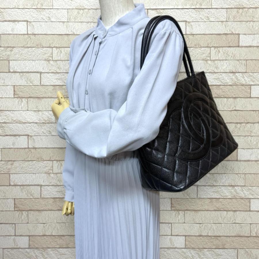 CHANEL（シャネル） 復刻トート マトラッセ トートバッグ キャビア