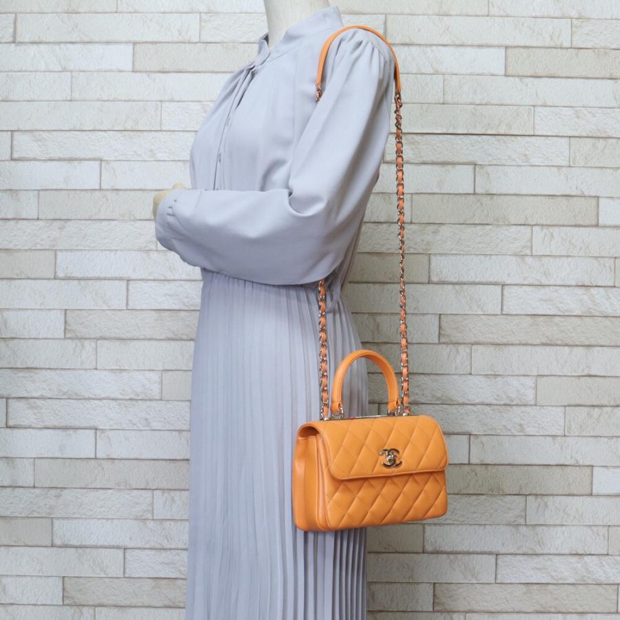 美品！　シャネル　バック　バッグ　マトラッセ　ショルダー CHANEL（シャネル） マトラッセ ショルダーバッグ レザー オレンジ