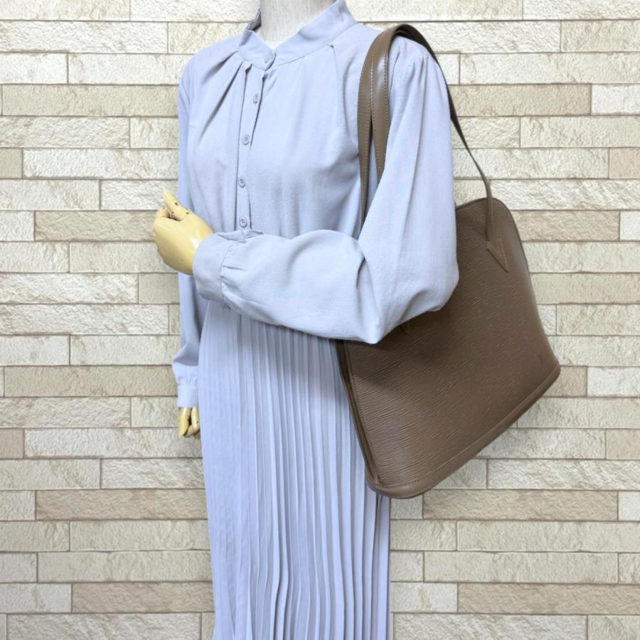 LOUIS VUITTON（ルイ・ヴィトン） リュサック エピ ショルダーバッグ