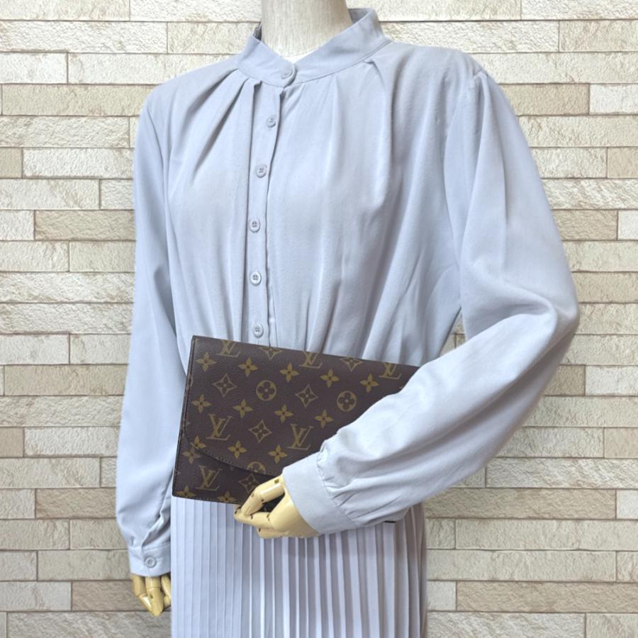 LOUIS VUITTON（ルイ・ヴィトン） ポシェットラバ23 モノグラム